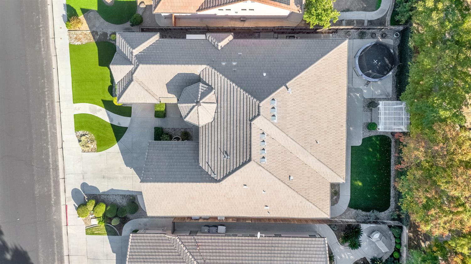 138 W Athens Ave, Clovis, CA 93611