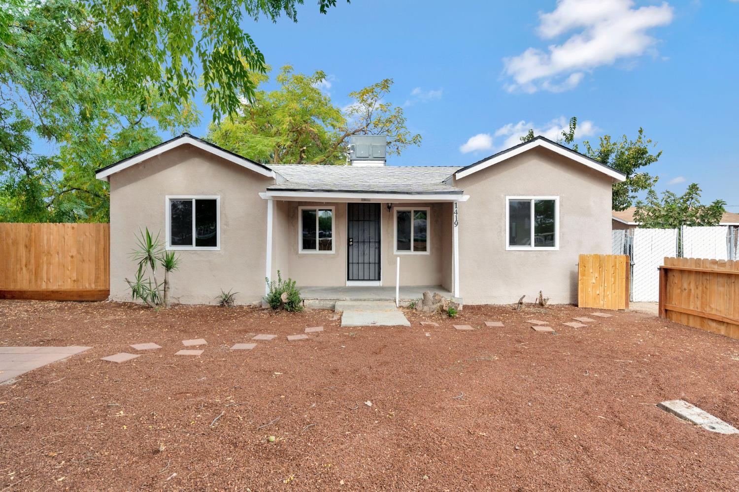 1419 E Yosemite Ave