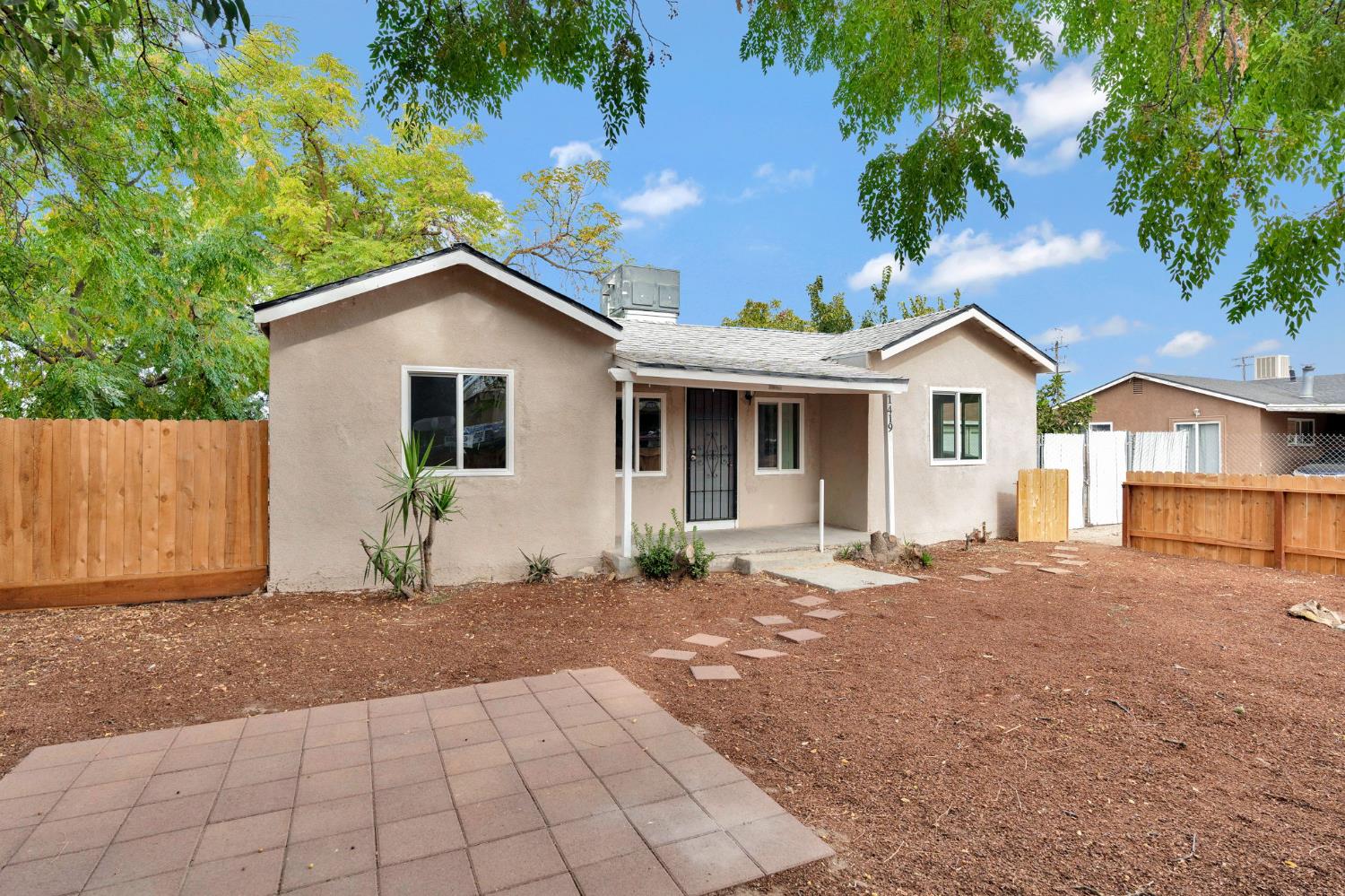 1419 E Yosemite Ave, Madera, CA 93638