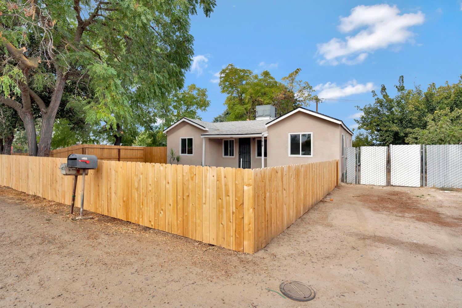 1419 E Yosemite Ave, Madera, CA 93638