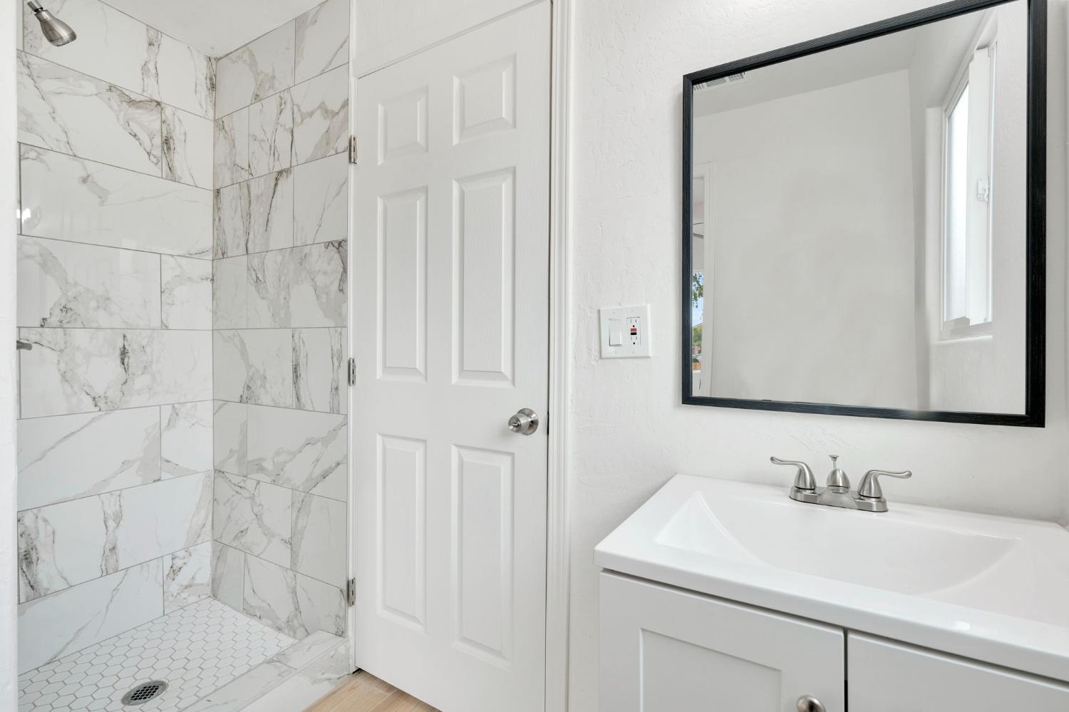 1419 E Yosemite Ave, Madera, CA 93638