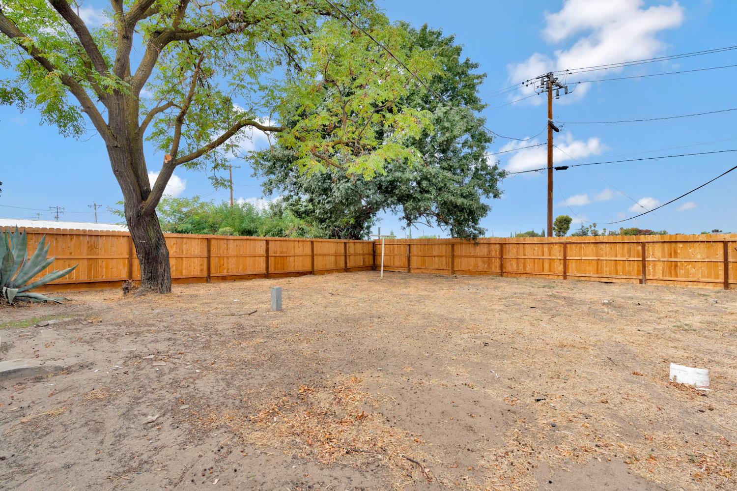 1419 E Yosemite Ave, Madera, CA 93638