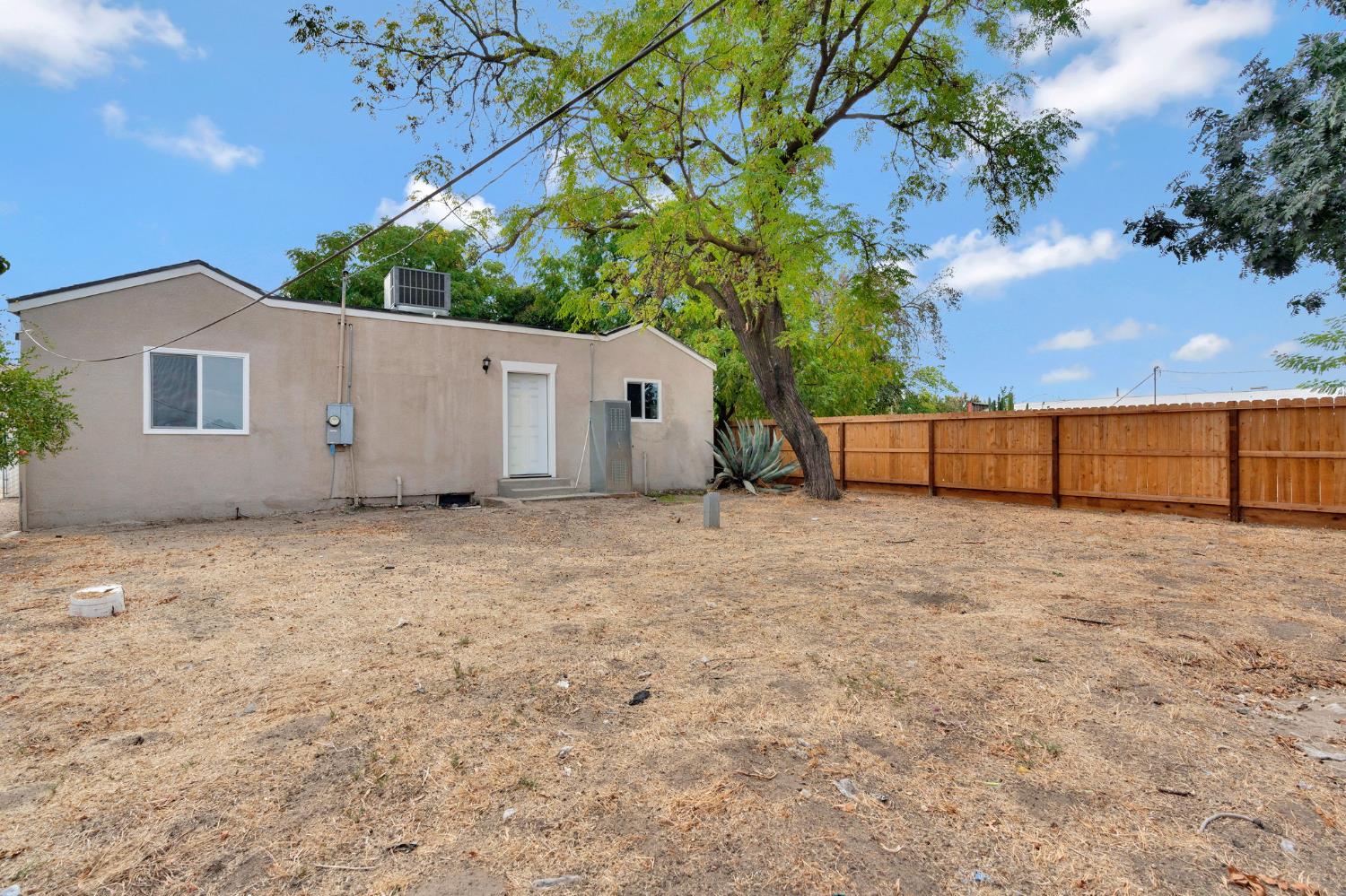 1419 E Yosemite Ave, Madera, CA 93638