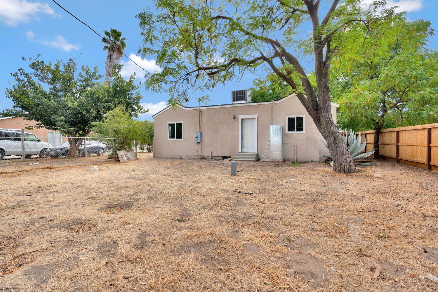 1419 E Yosemite Ave, Madera, CA 93638