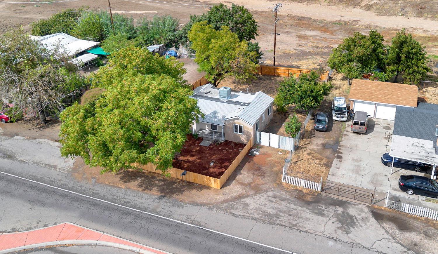 1419 E Yosemite Ave, Madera, CA 93638