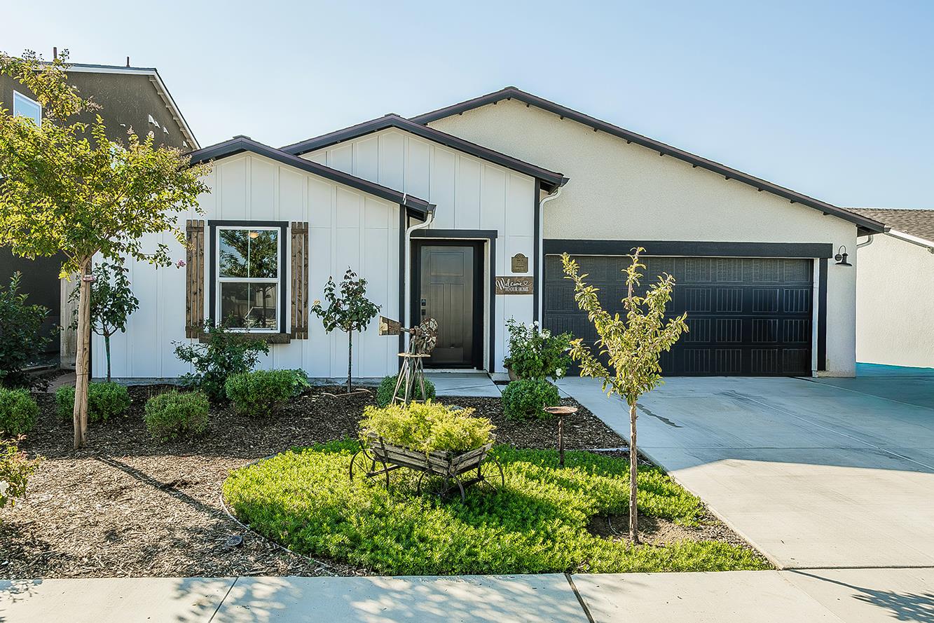 2161 Heidi Ave, Sanger, CA 93657