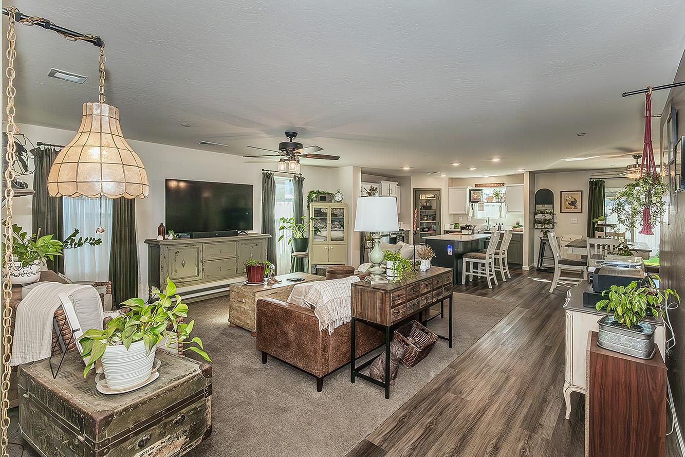 2161 Heidi Ave, Sanger, CA 93657