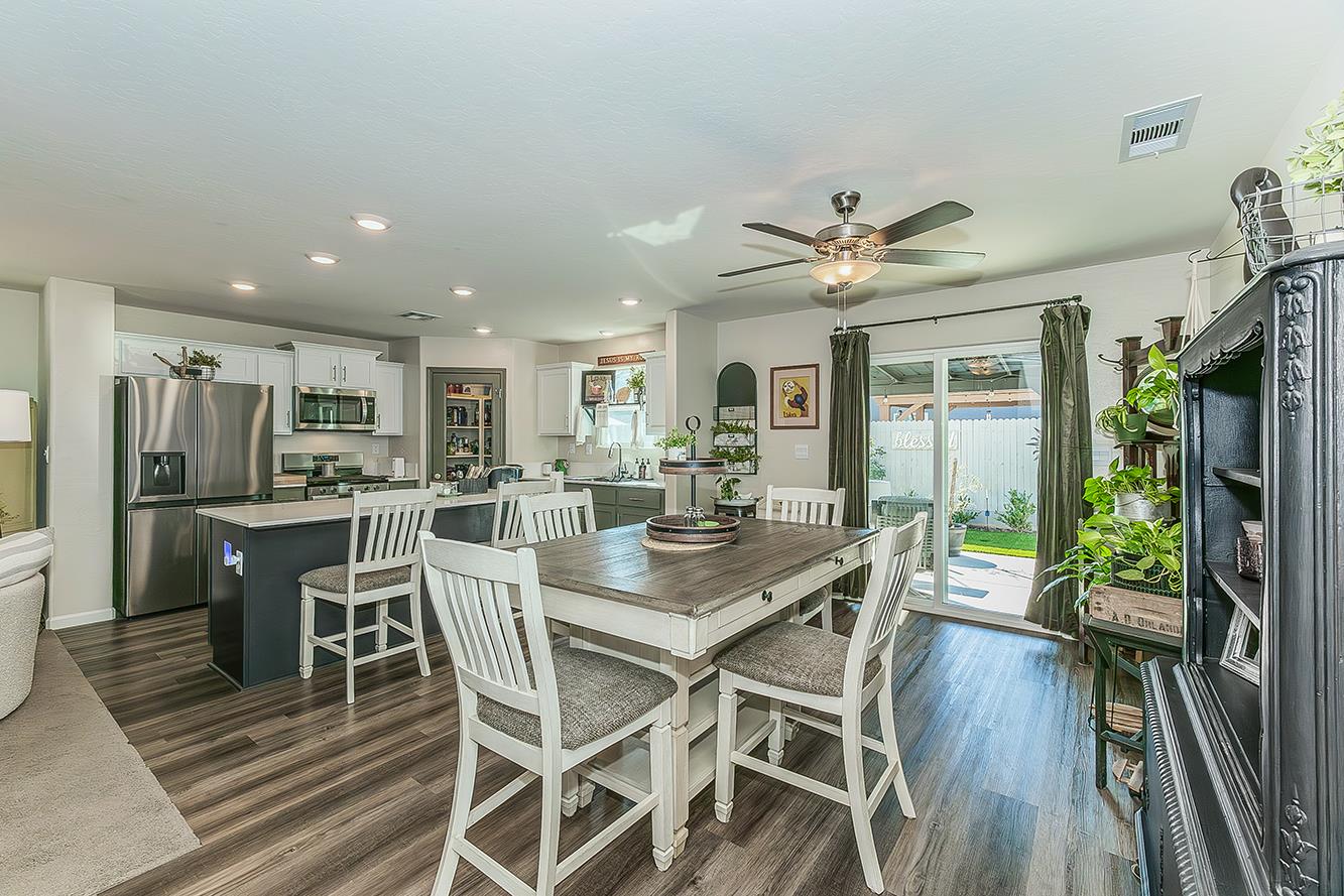 2161 Heidi Ave, Sanger, CA 93657