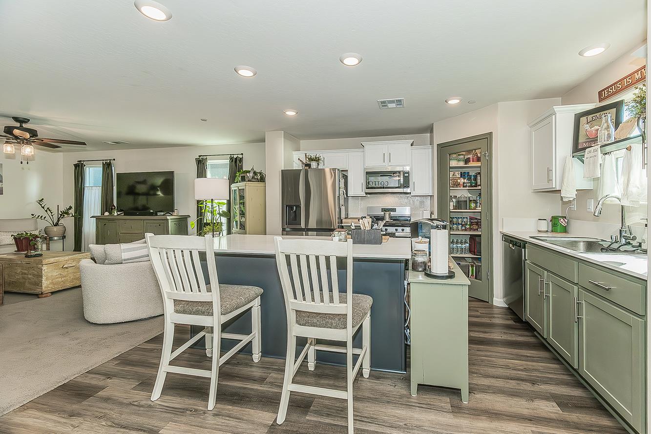 2161 Heidi Ave, Sanger, CA 93657