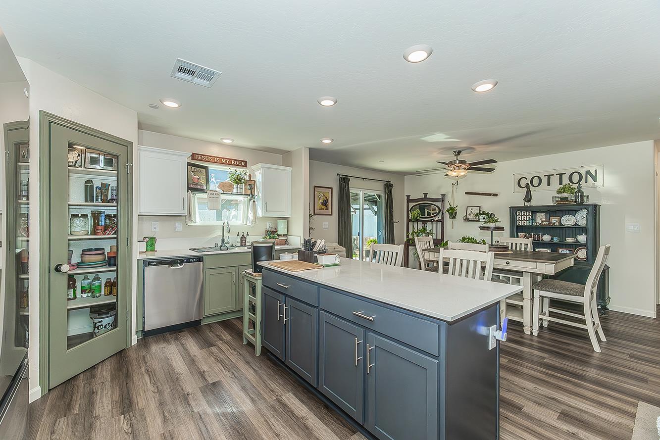 2161 Heidi Ave, Sanger, CA 93657