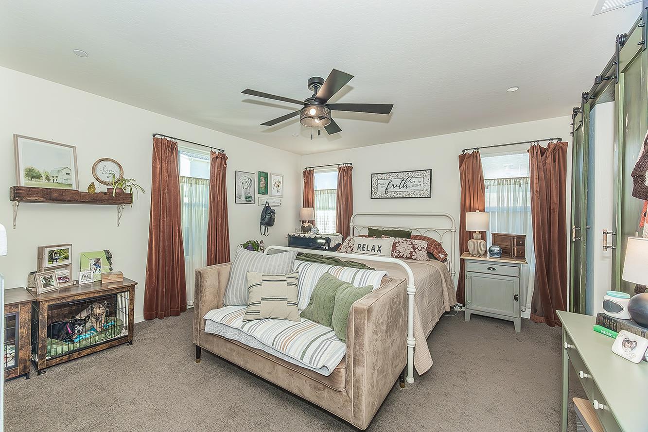 2161 Heidi Ave, Sanger, CA 93657