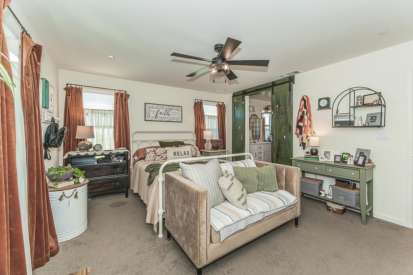 2161 Heidi Ave, Sanger, CA 93657