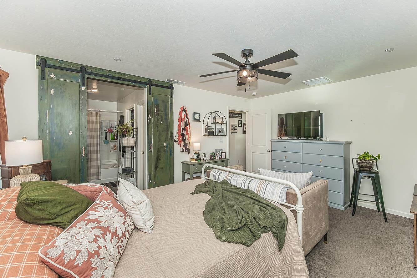 2161 Heidi Ave, Sanger, CA 93657