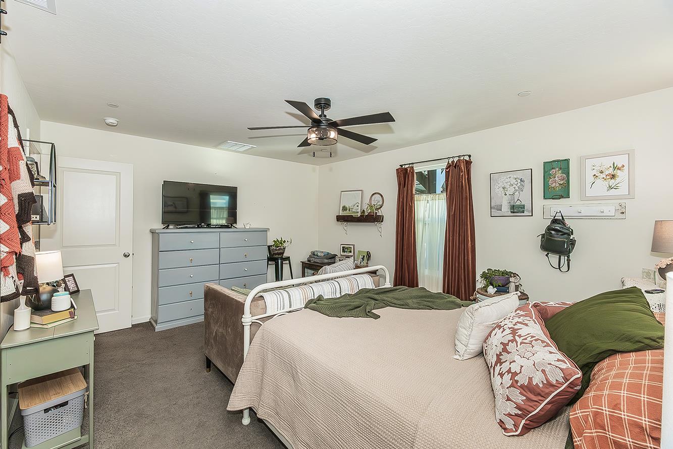 2161 Heidi Ave, Sanger, CA 93657