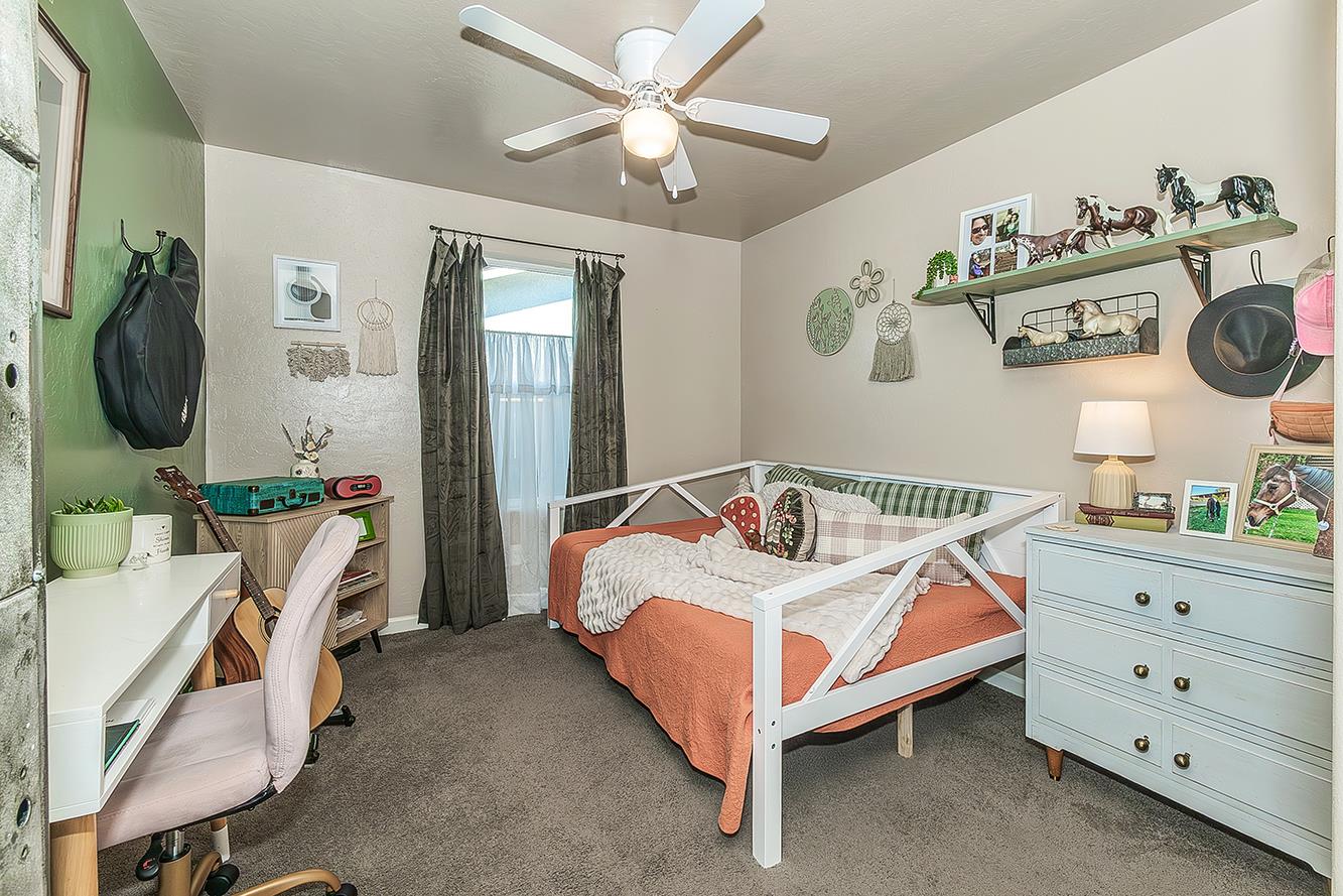 2161 Heidi Ave, Sanger, CA 93657