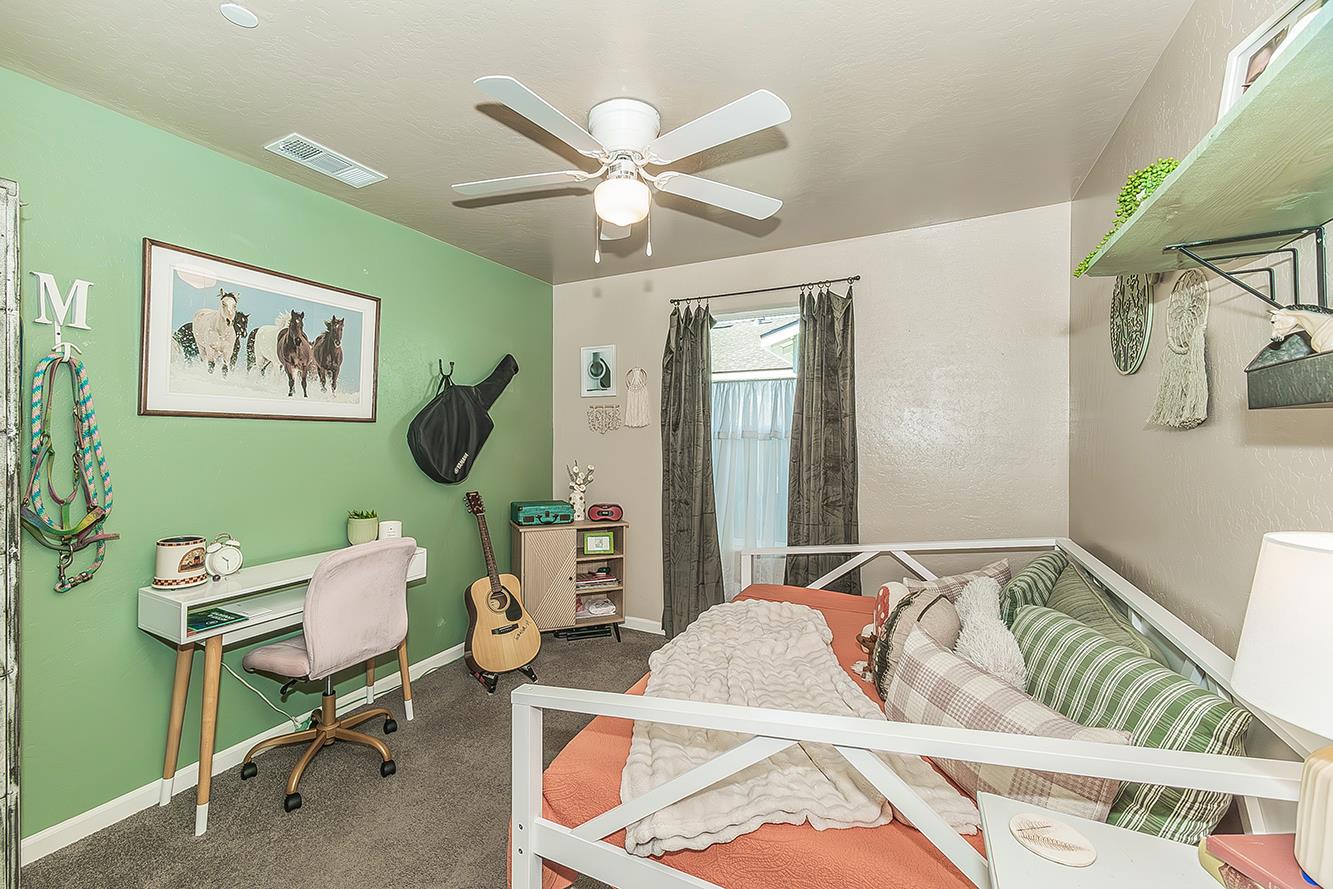 2161 Heidi Ave, Sanger, CA 93657