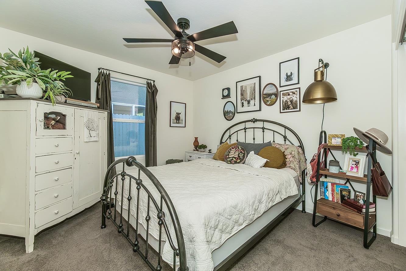 2161 Heidi Ave, Sanger, CA 93657