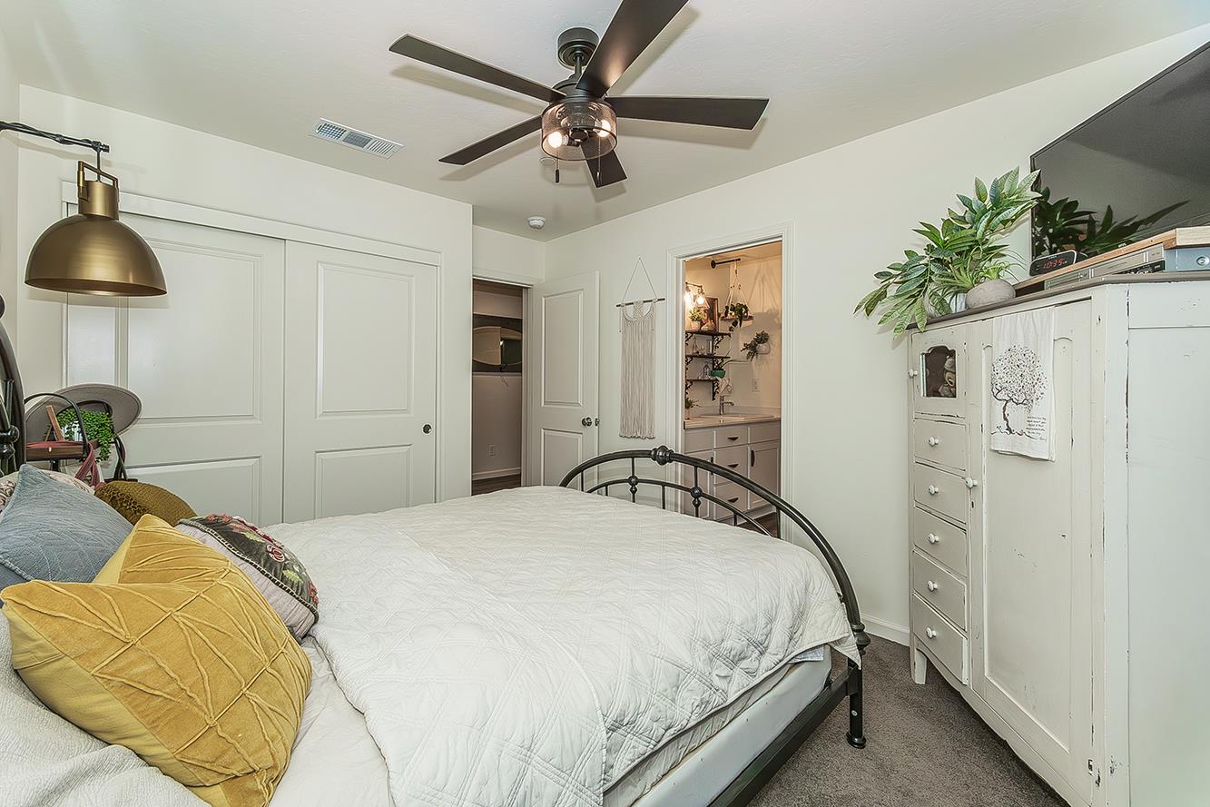 2161 Heidi Ave, Sanger, CA 93657