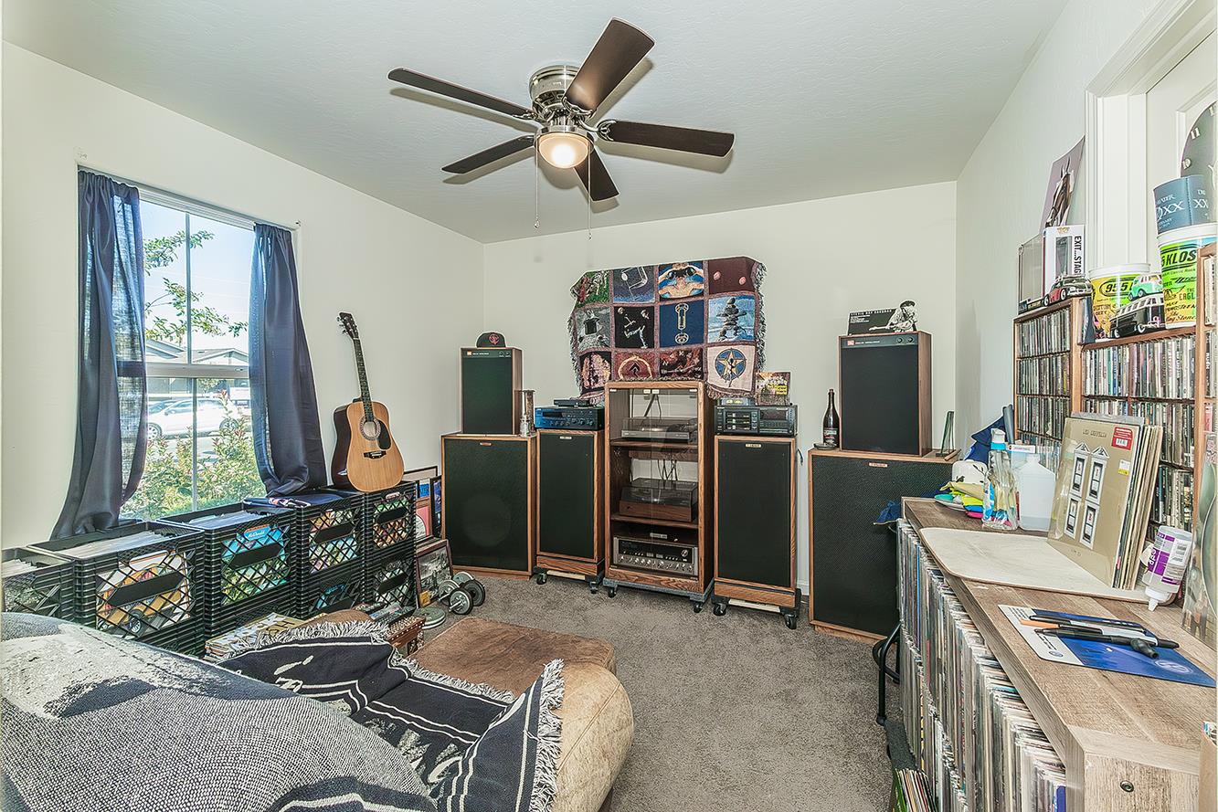 2161 Heidi Ave, Sanger, CA 93657