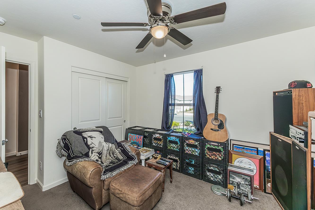 2161 Heidi Ave, Sanger, CA 93657