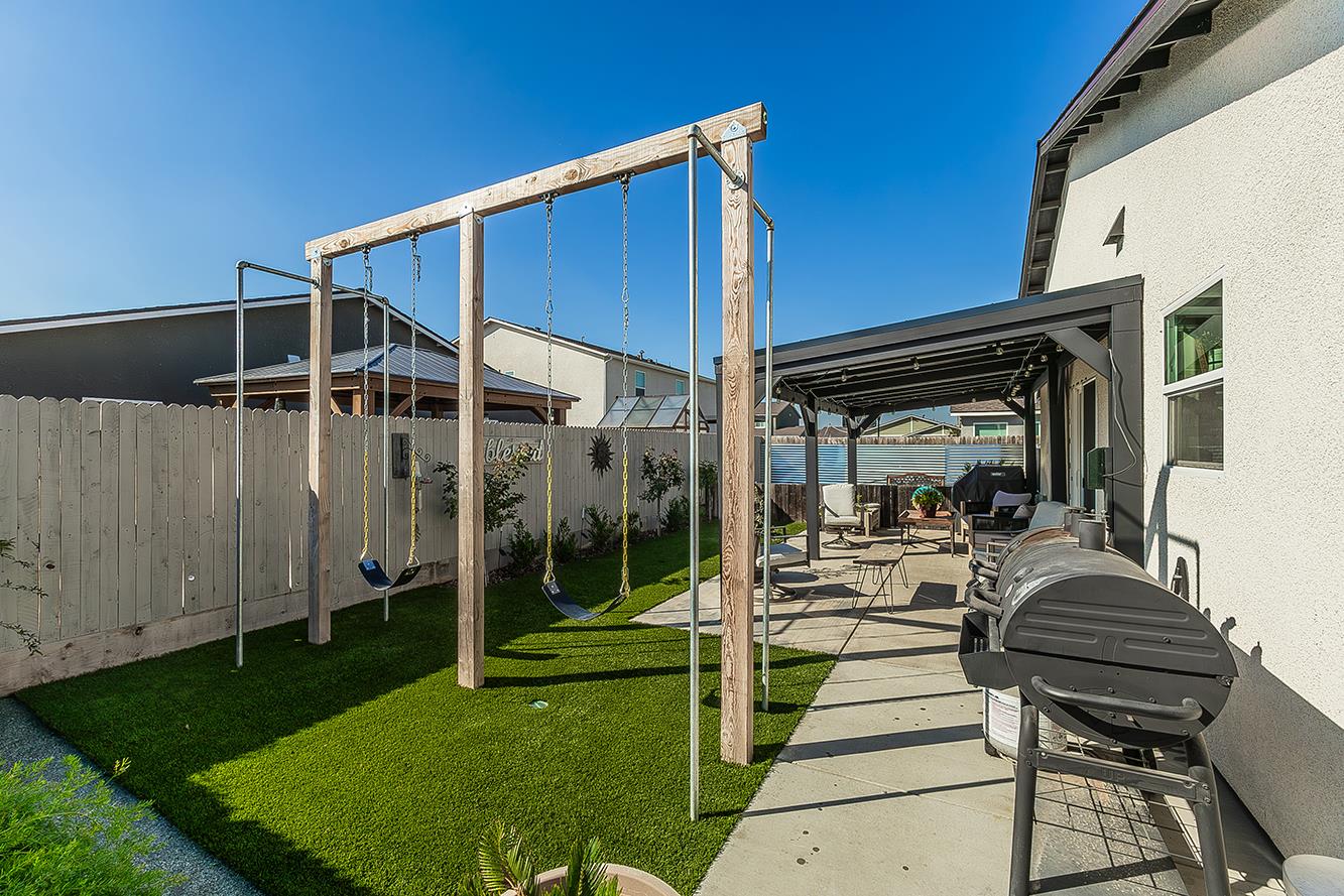 2161 Heidi Ave, Sanger, CA 93657