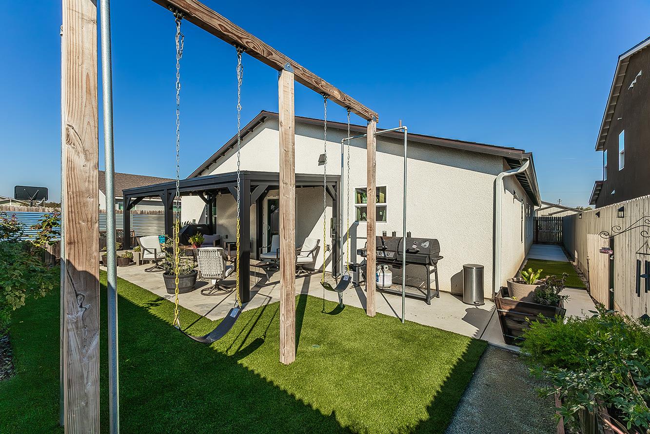 2161 Heidi Ave, Sanger, CA 93657