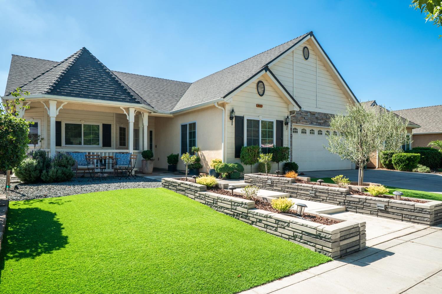 437 E Stanley Ave, Reedley, CA 93654