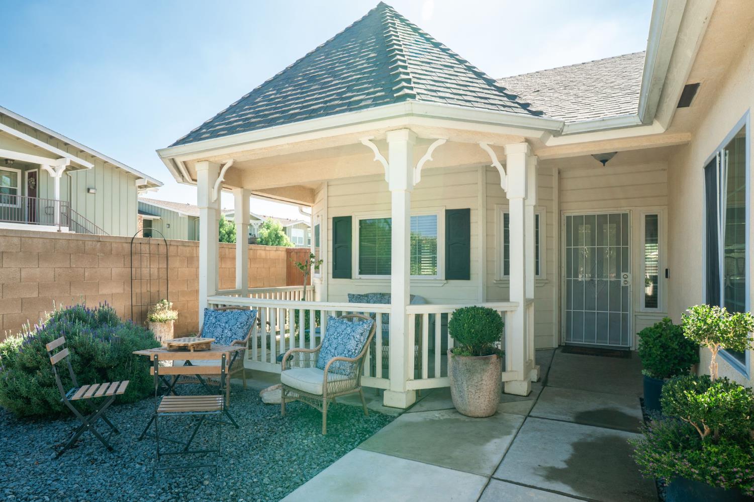 437 E Stanley Ave, Reedley, CA 93654