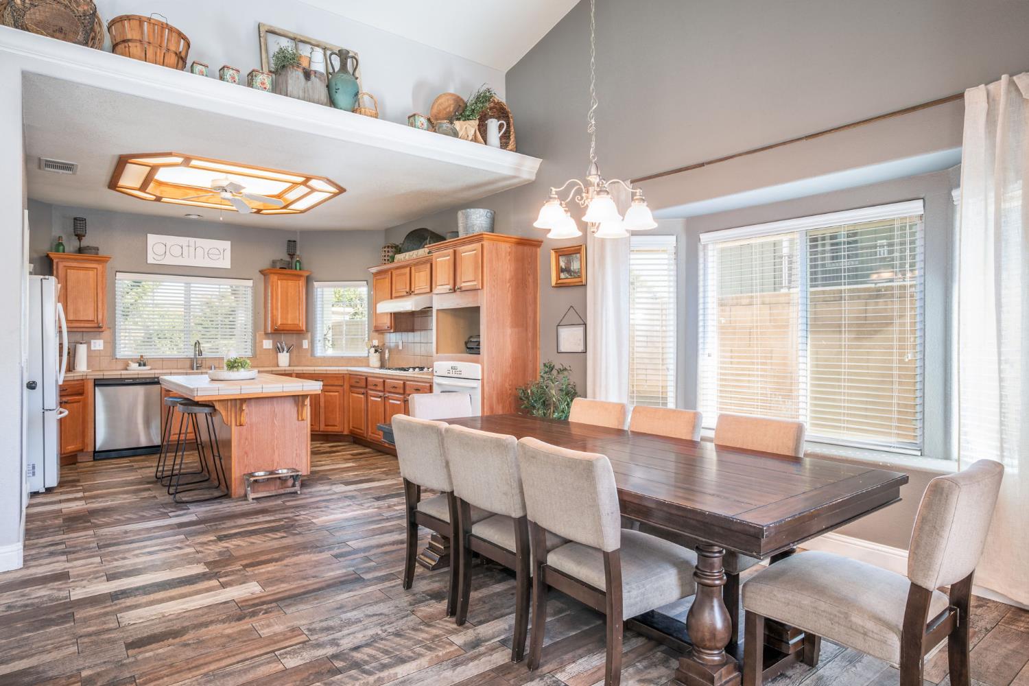 437 E Stanley Ave, Reedley, CA 93654