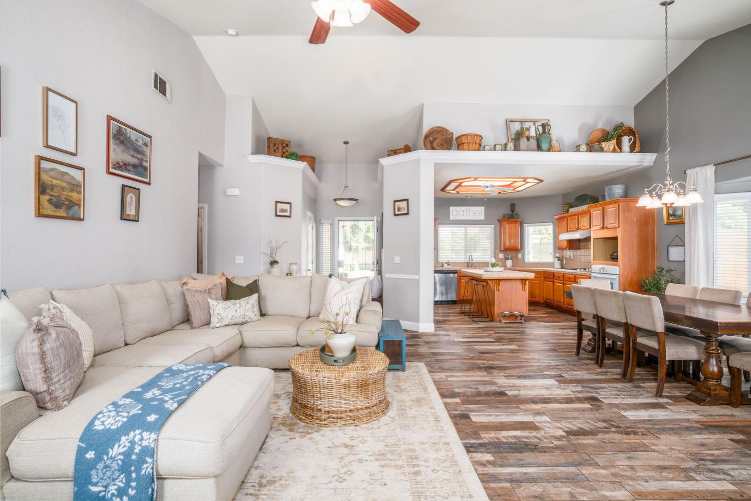 437 E Stanley Ave, Reedley, CA 93654