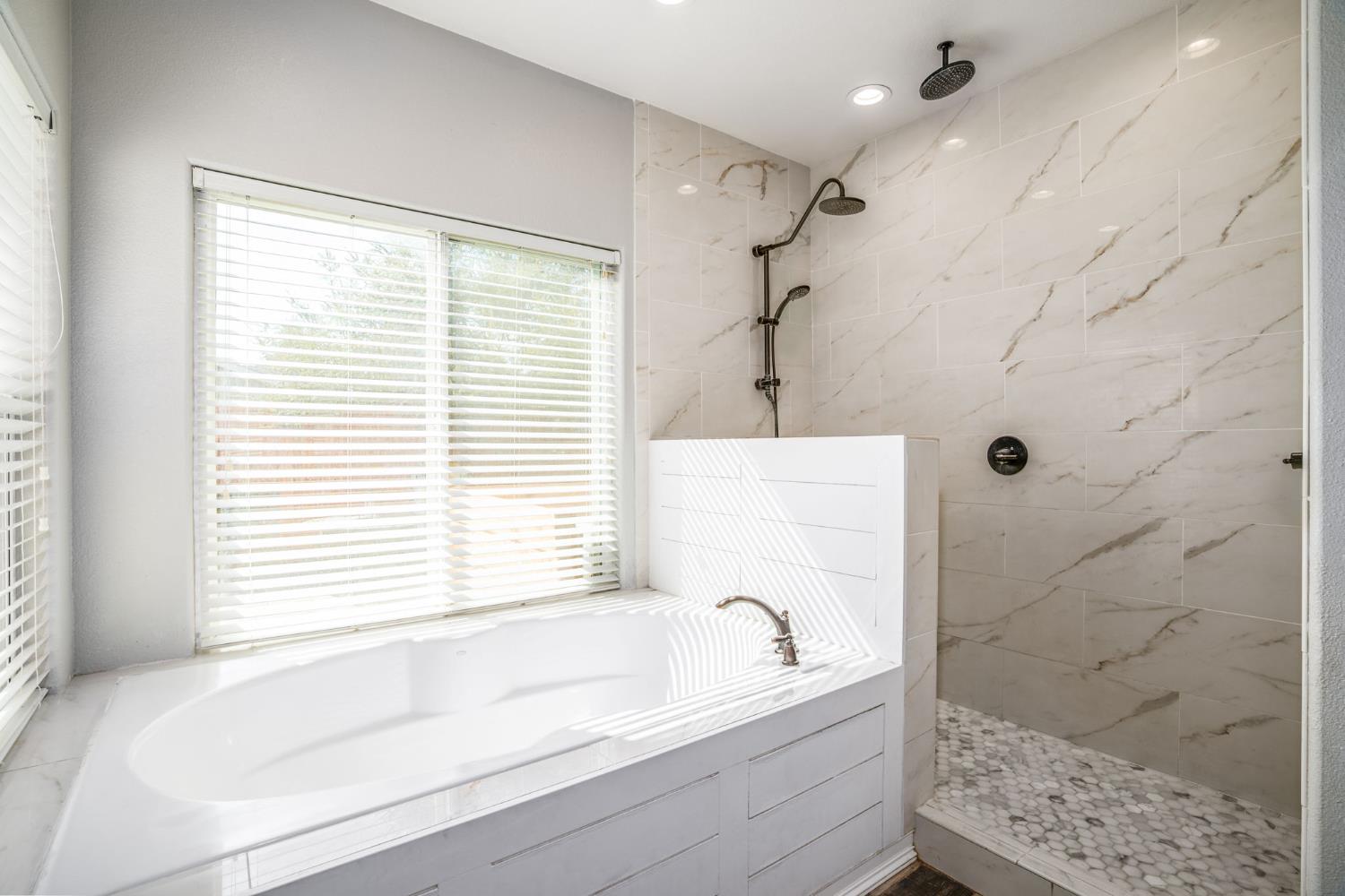 437 E Stanley Ave, Reedley, CA 93654