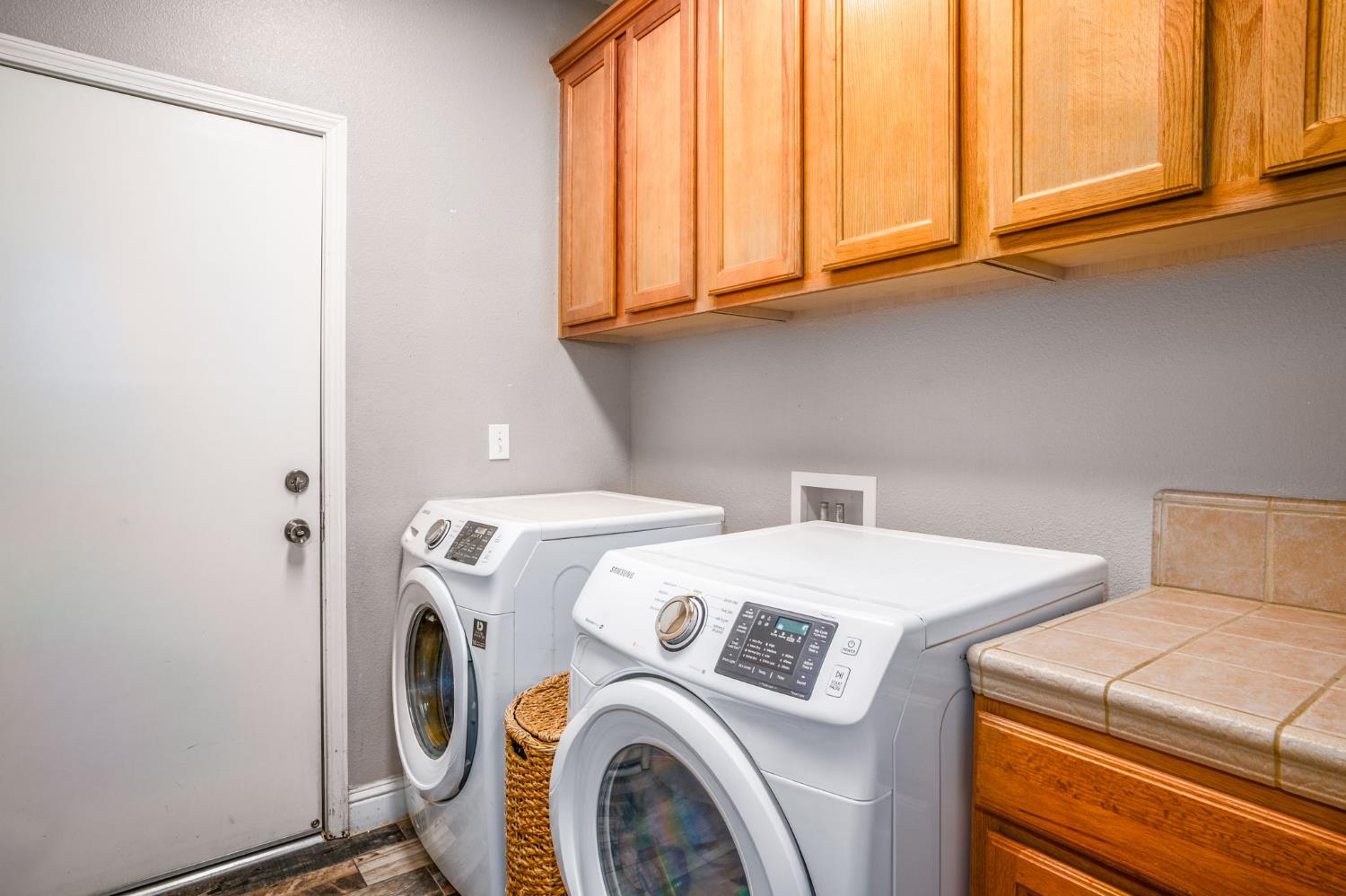 437 E Stanley Ave, Reedley, CA 93654