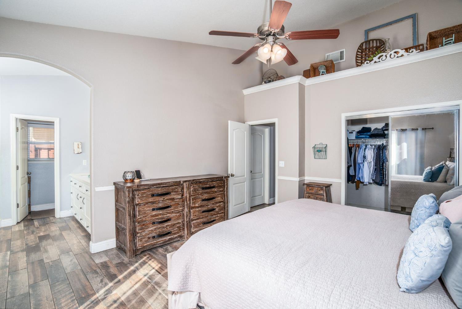 437 E Stanley Ave, Reedley, CA 93654