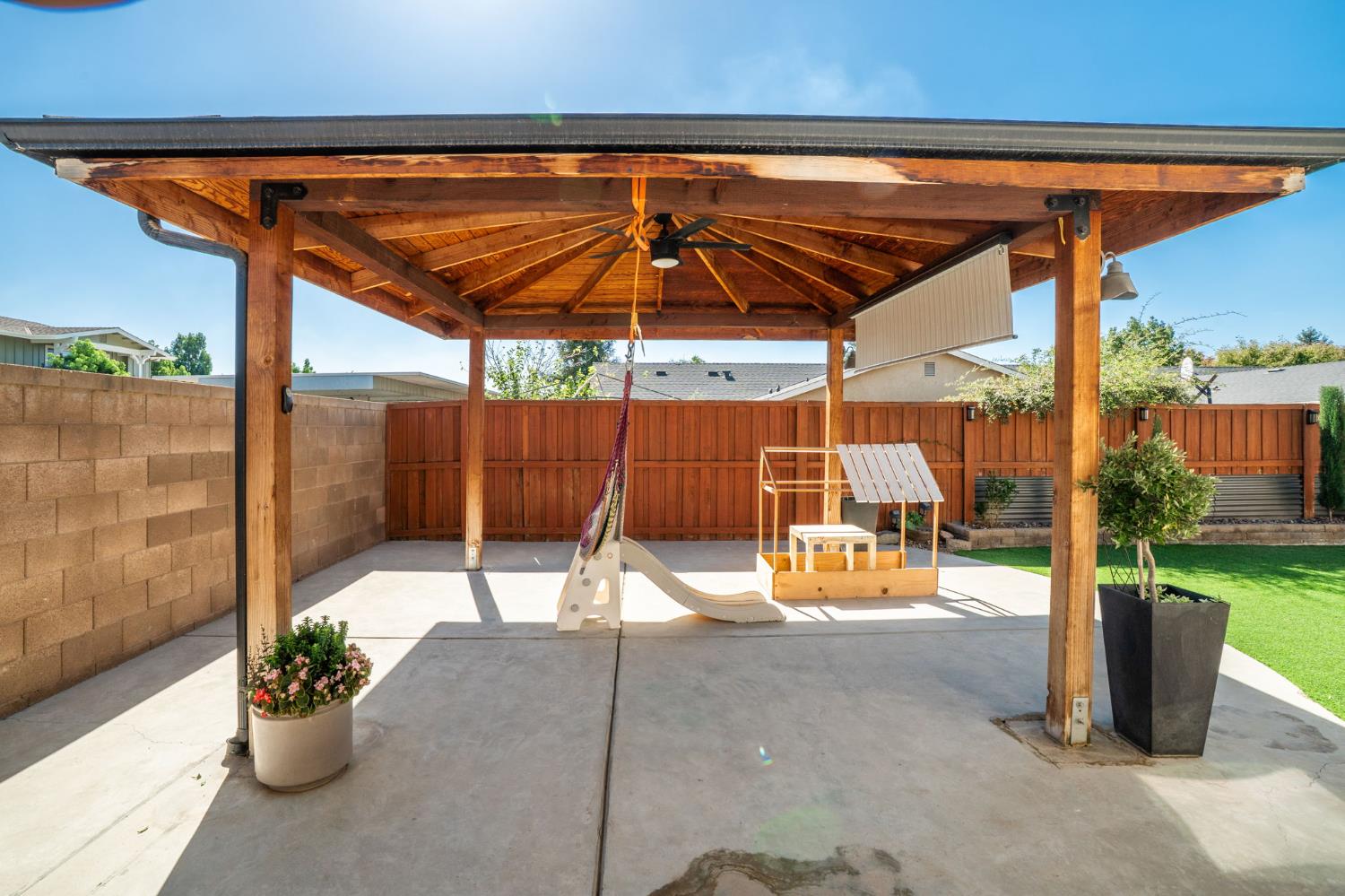 437 E Stanley Ave, Reedley, CA 93654