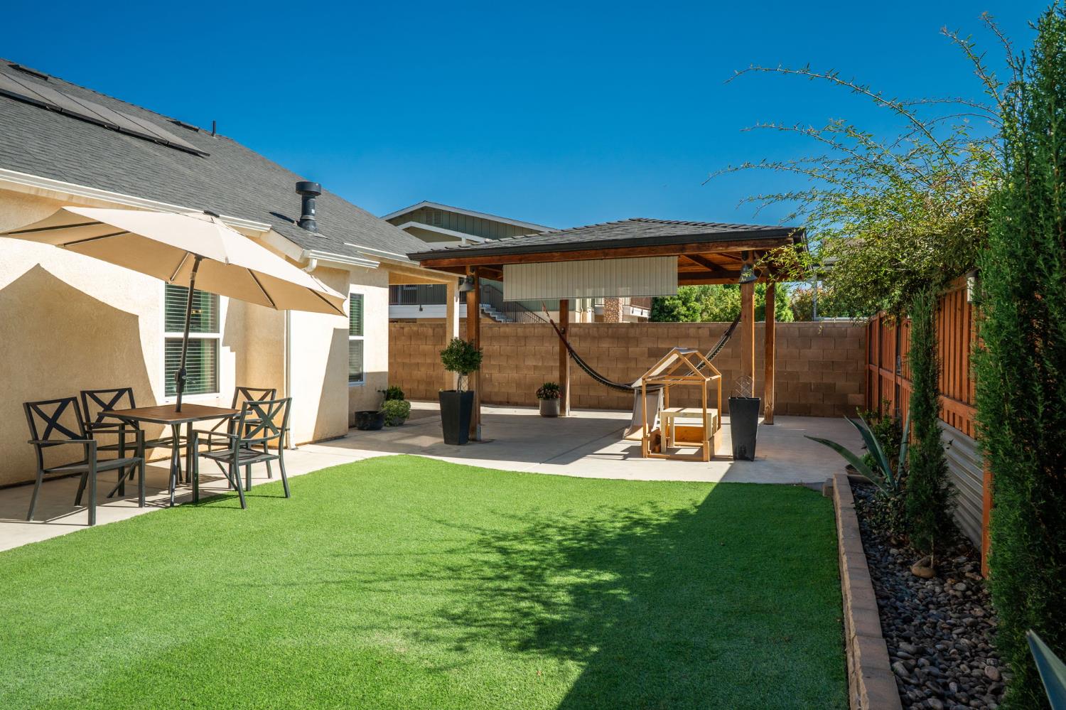 437 E Stanley Ave, Reedley, CA 93654