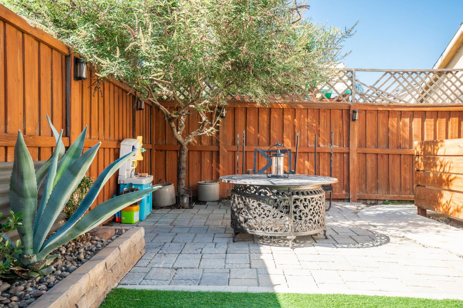 437 E Stanley Ave, Reedley, CA 93654