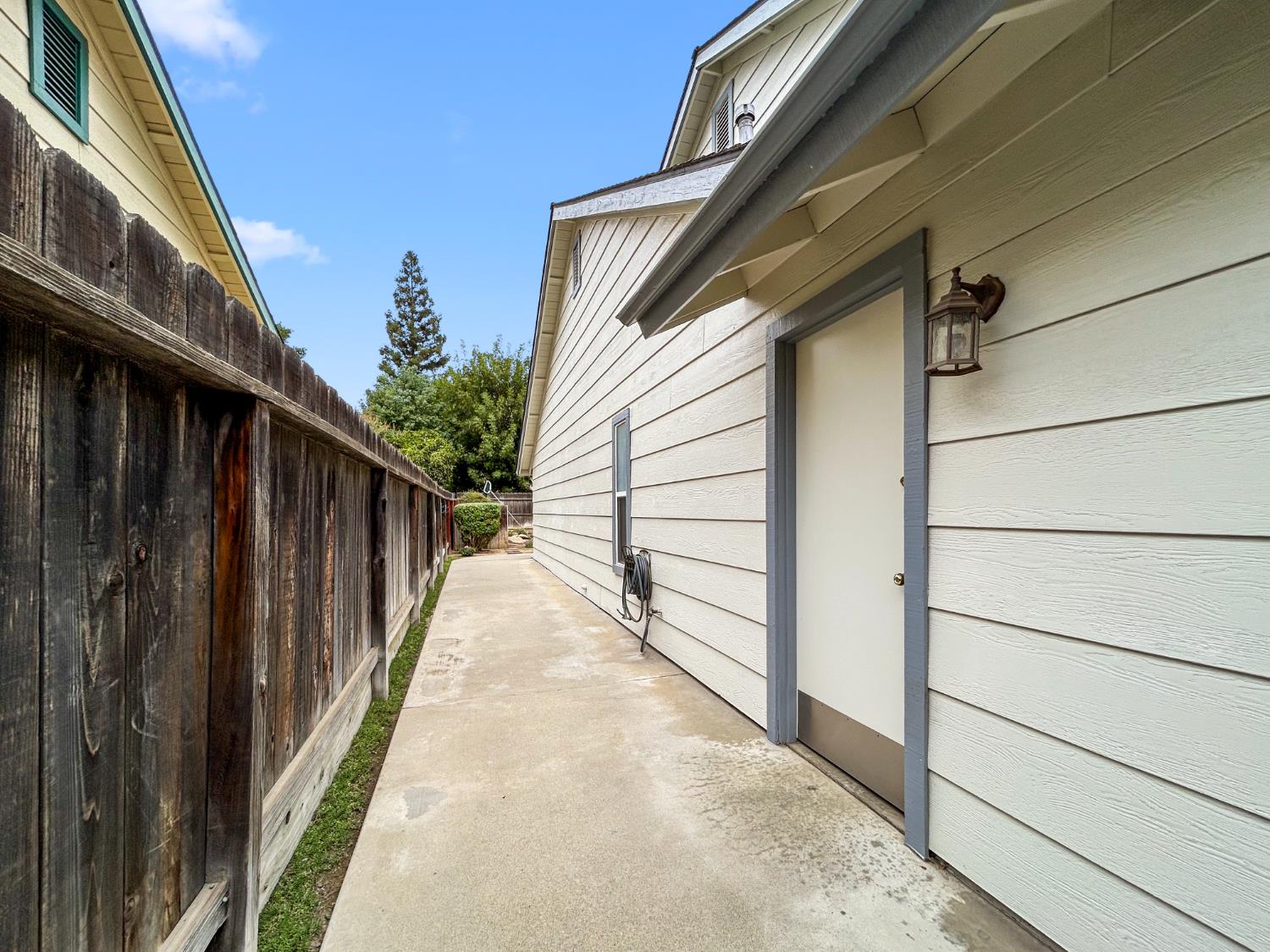 1150 E Cromwell Ave, Fresno, CA 93720
