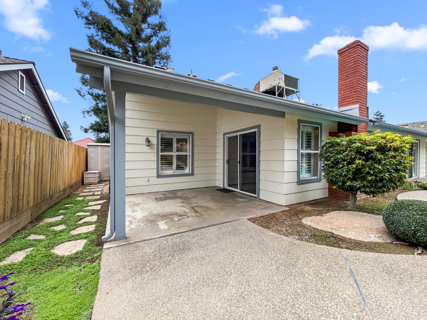 1150 E Cromwell Ave, Fresno, CA 93720