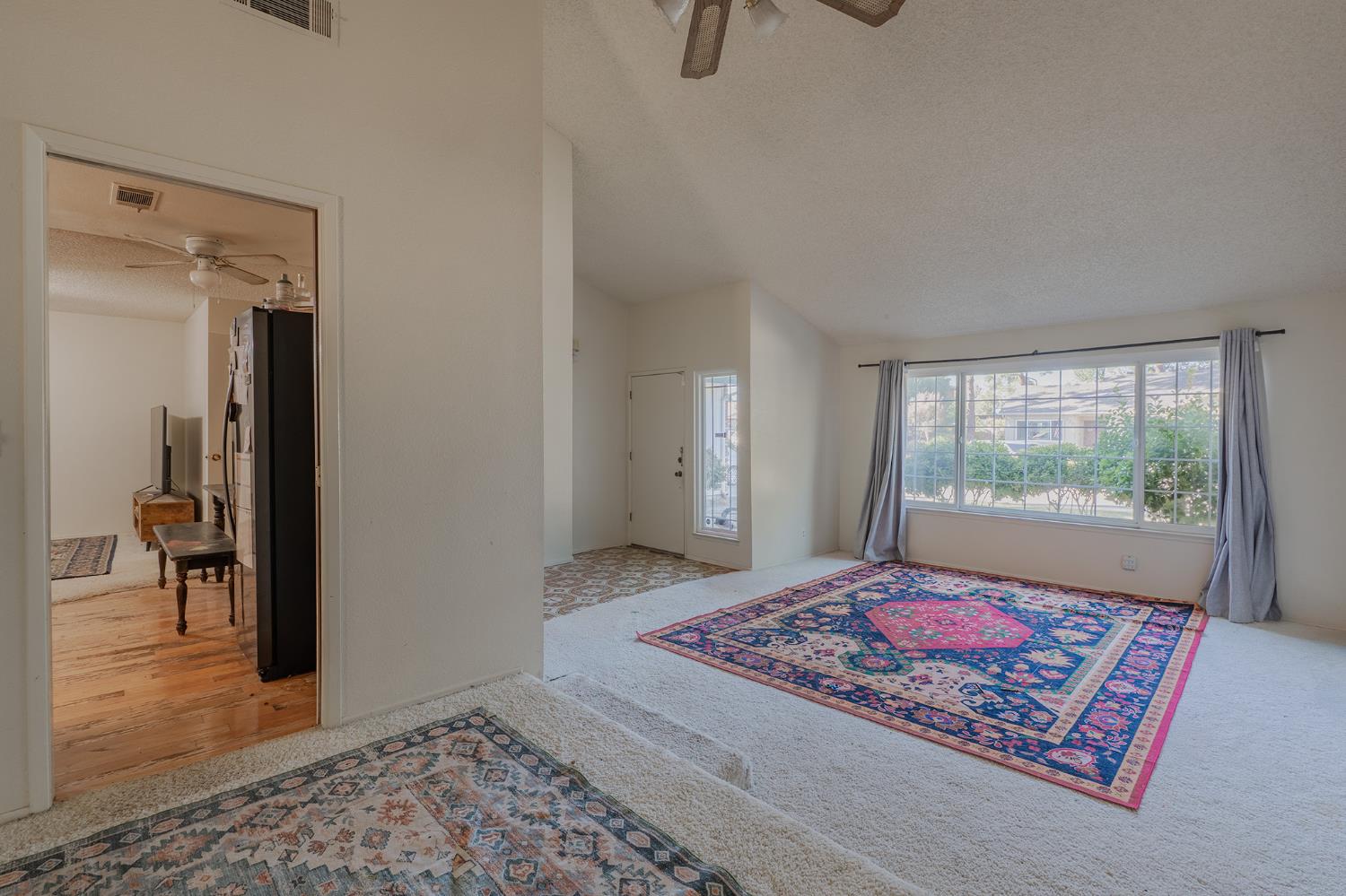 831 Redwood Ln, Lemoore, CA 93245