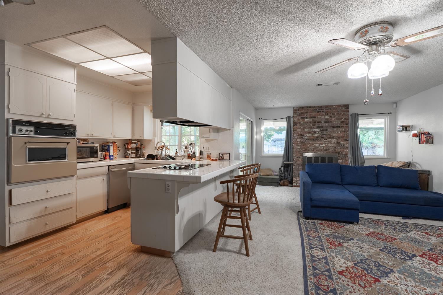 831 Redwood Ln, Lemoore, CA 93245