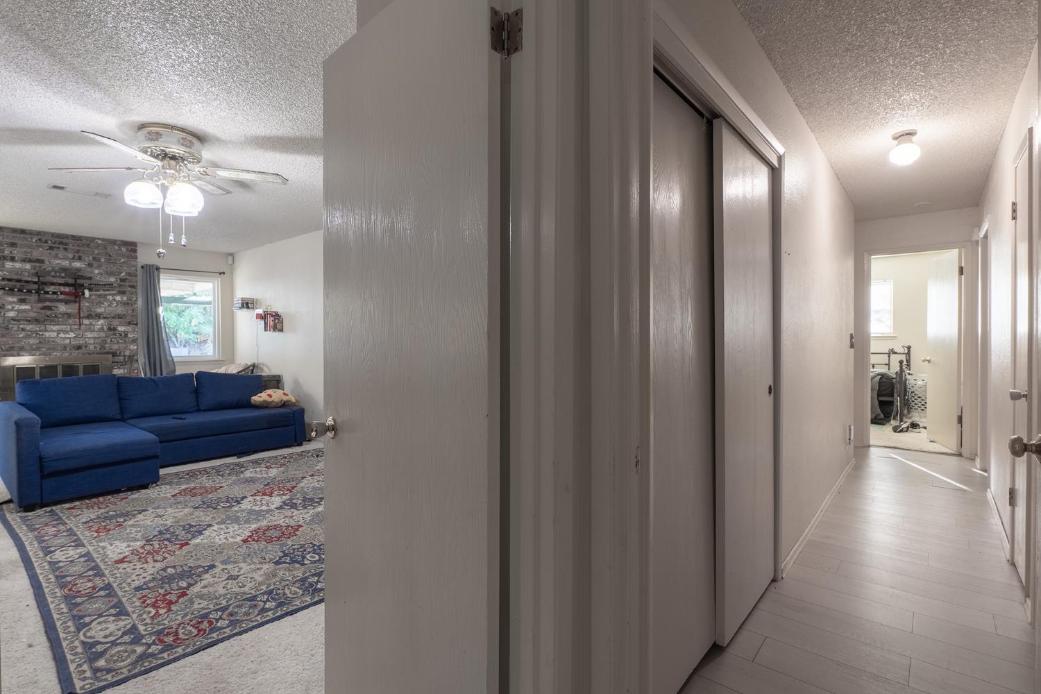 831 Redwood Ln, Lemoore, CA 93245