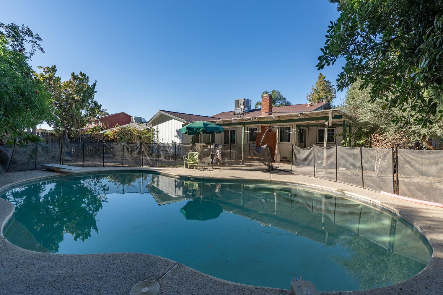 831 Redwood Ln, Lemoore, CA 93245