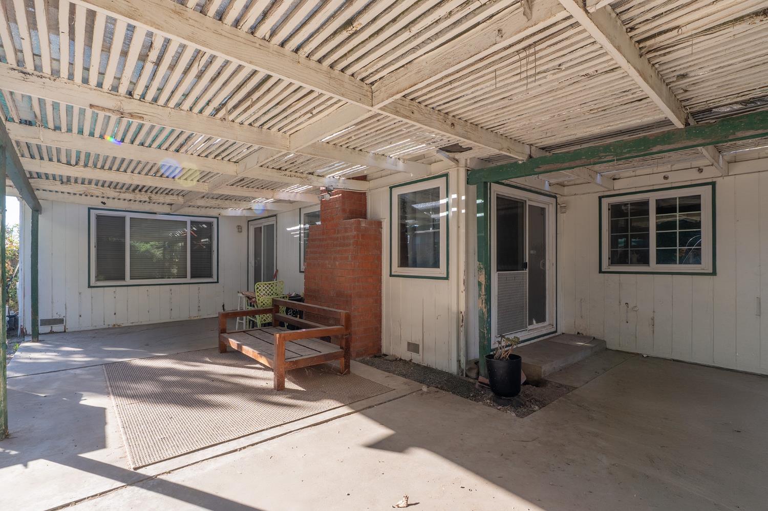 831 Redwood Ln, Lemoore, CA 93245