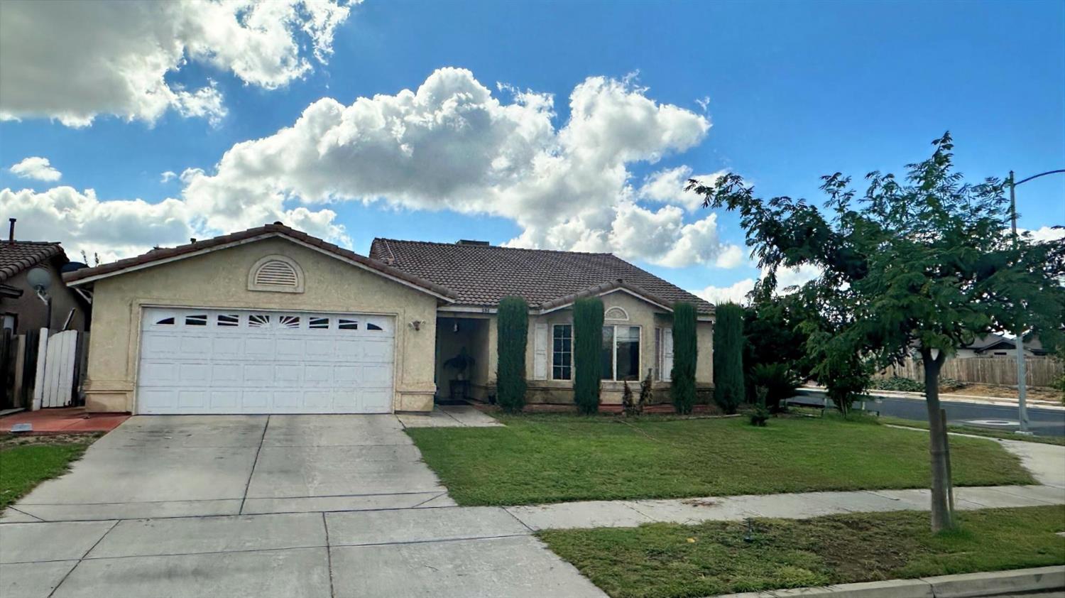 596 ST Teresa St, Merced, CA 95341