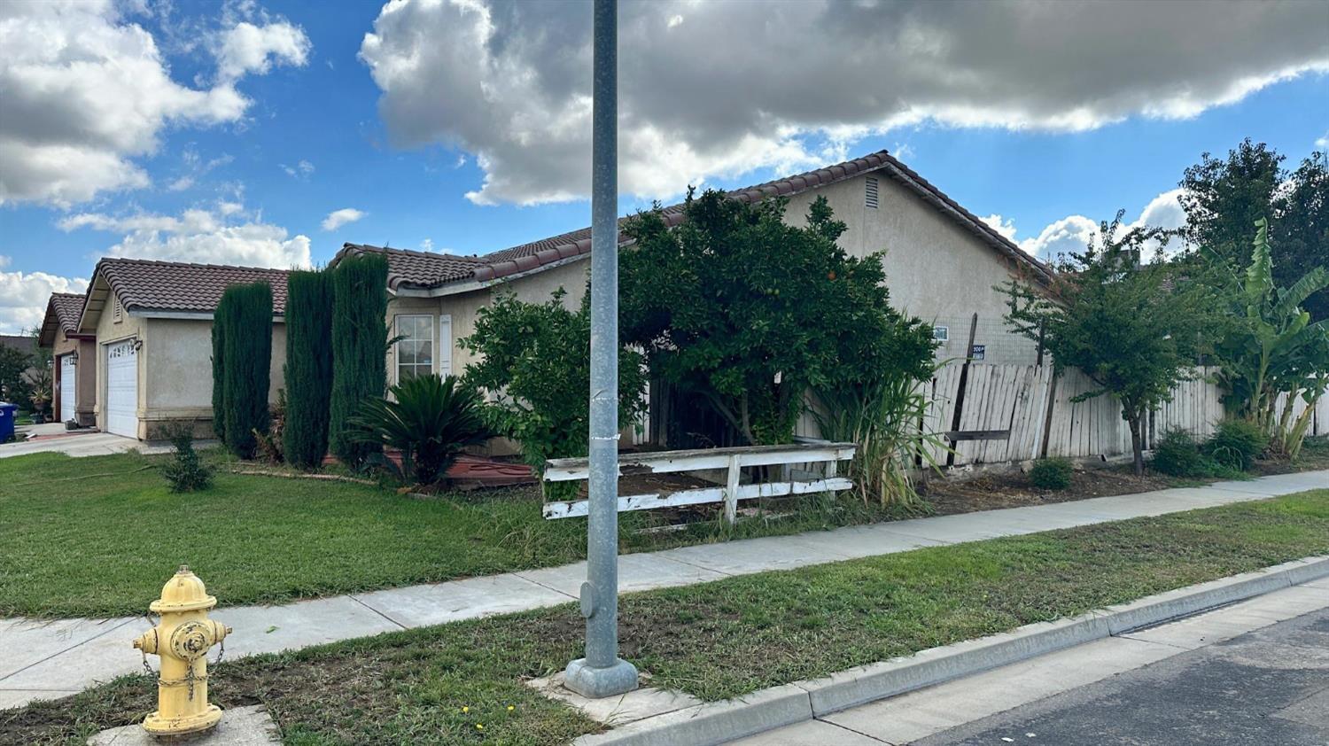 596 ST Teresa St, Merced, CA 95341