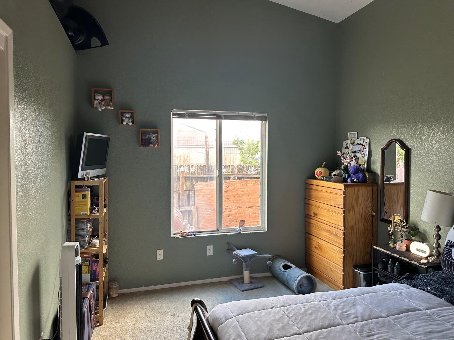 596 ST Teresa St, Merced, CA 95341