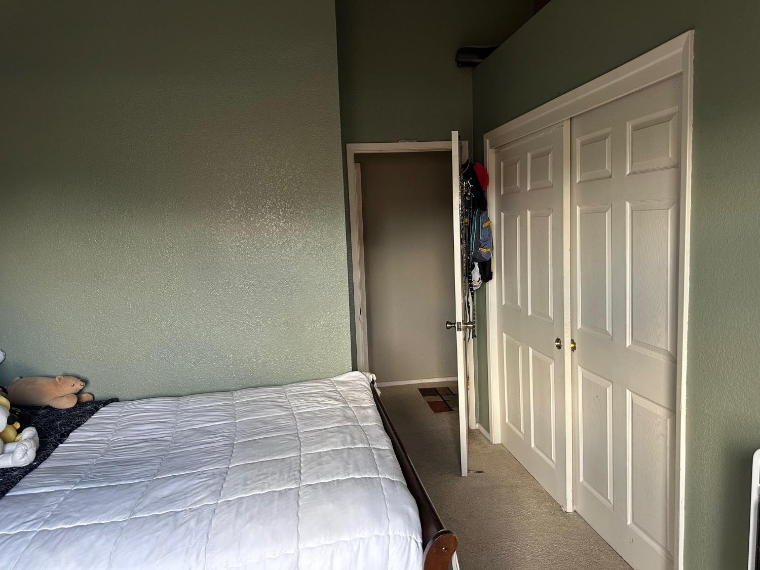 596 ST Teresa St, Merced, CA 95341