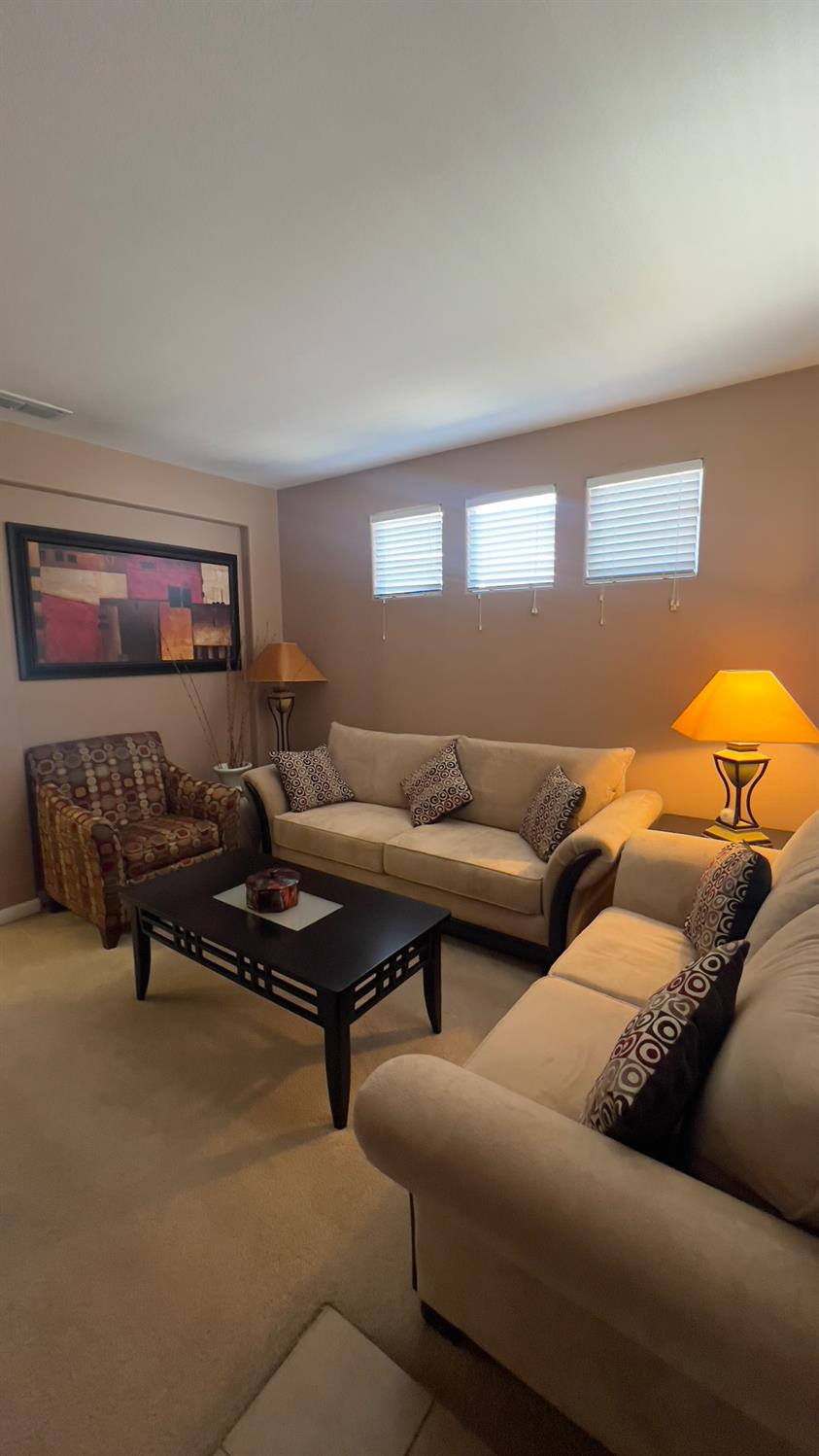 5221 E Byrd Ave, Fresno, CA 93725