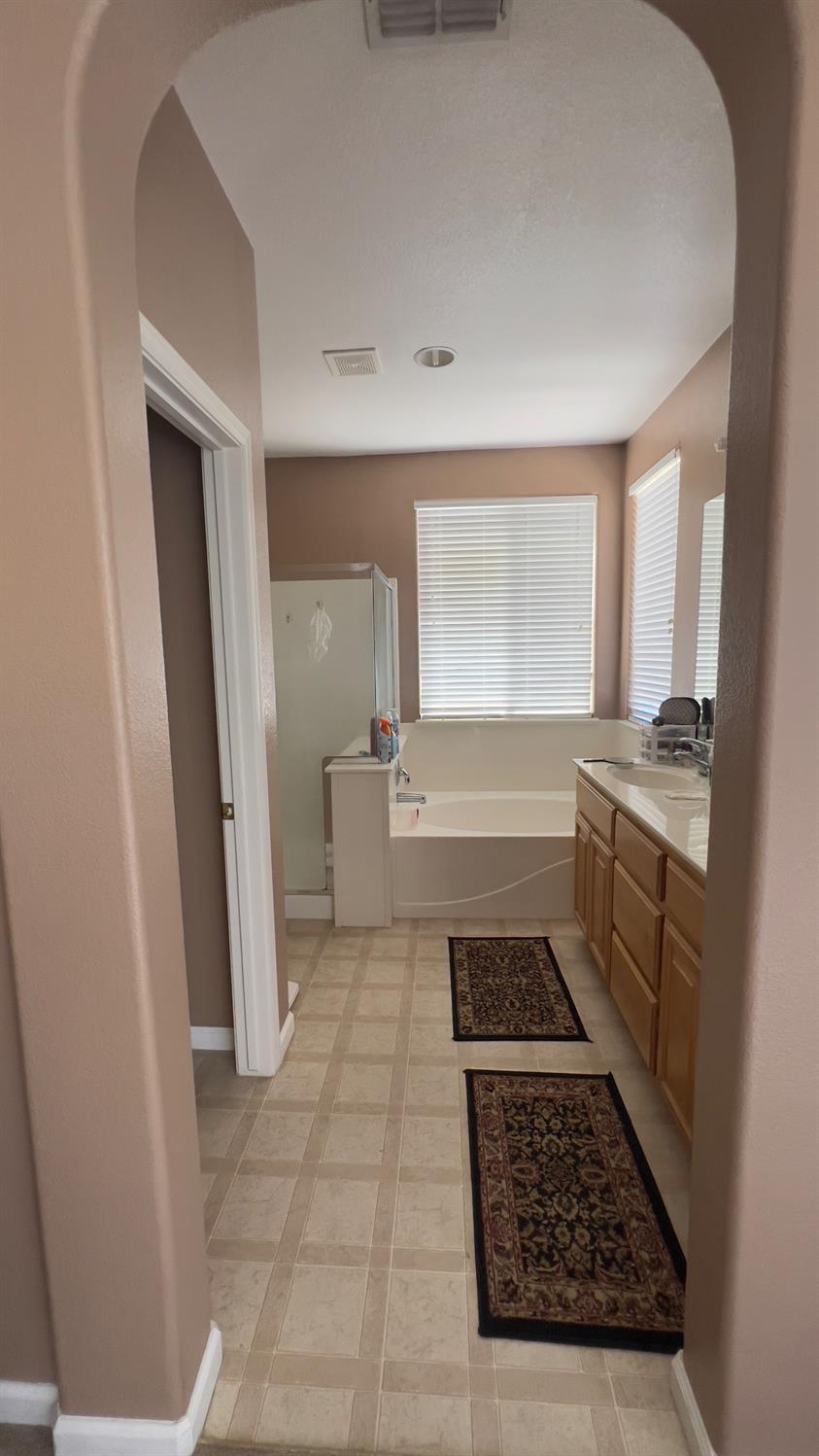 5221 E Byrd Ave, Fresno, CA 93725