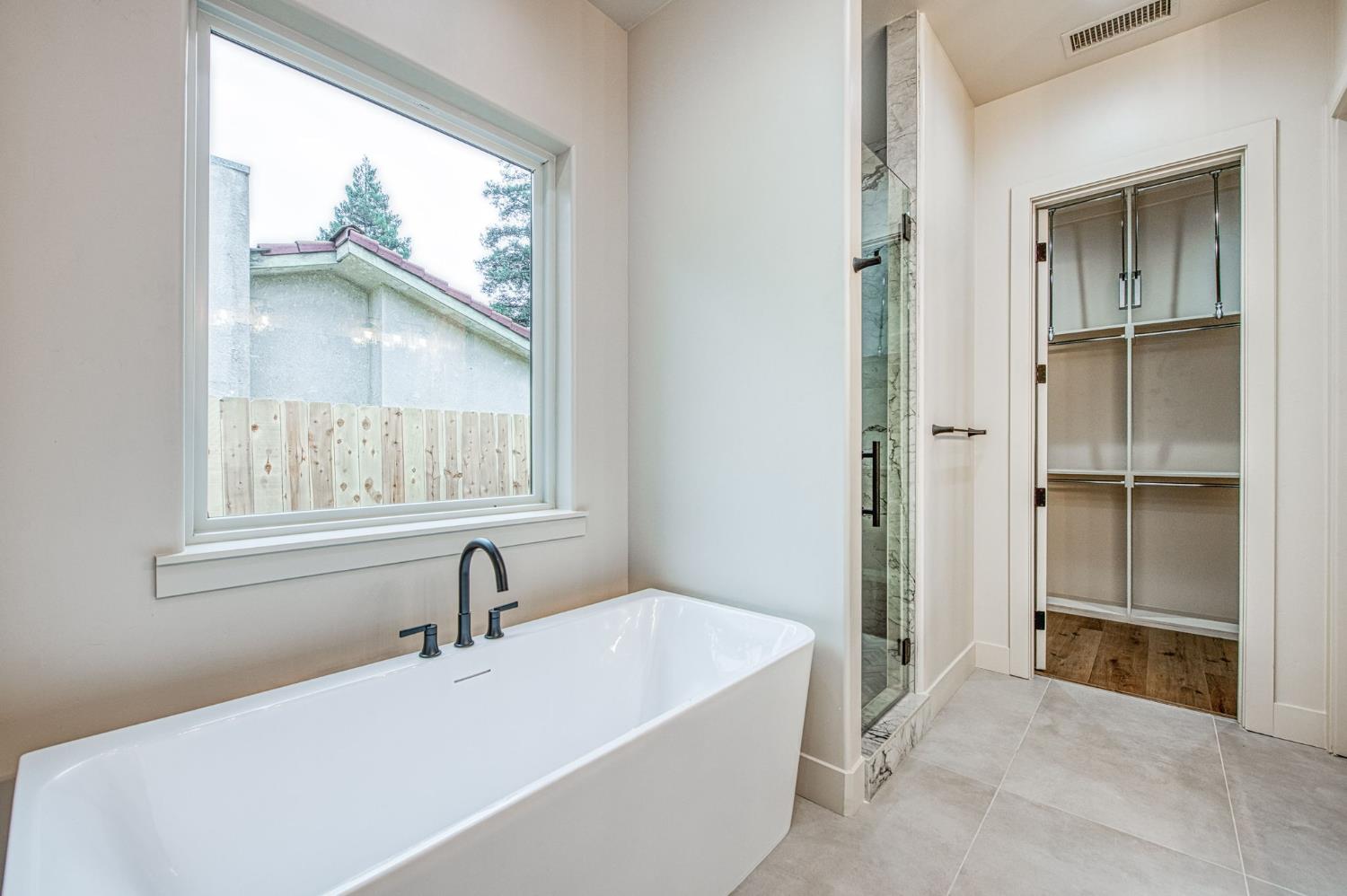 5688 W Mesa Ave, Fresno, CA 93722